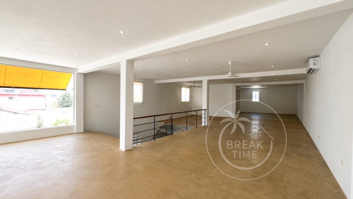 Immeuble commercial à vendre à Las Terrenas 2 niveaux
